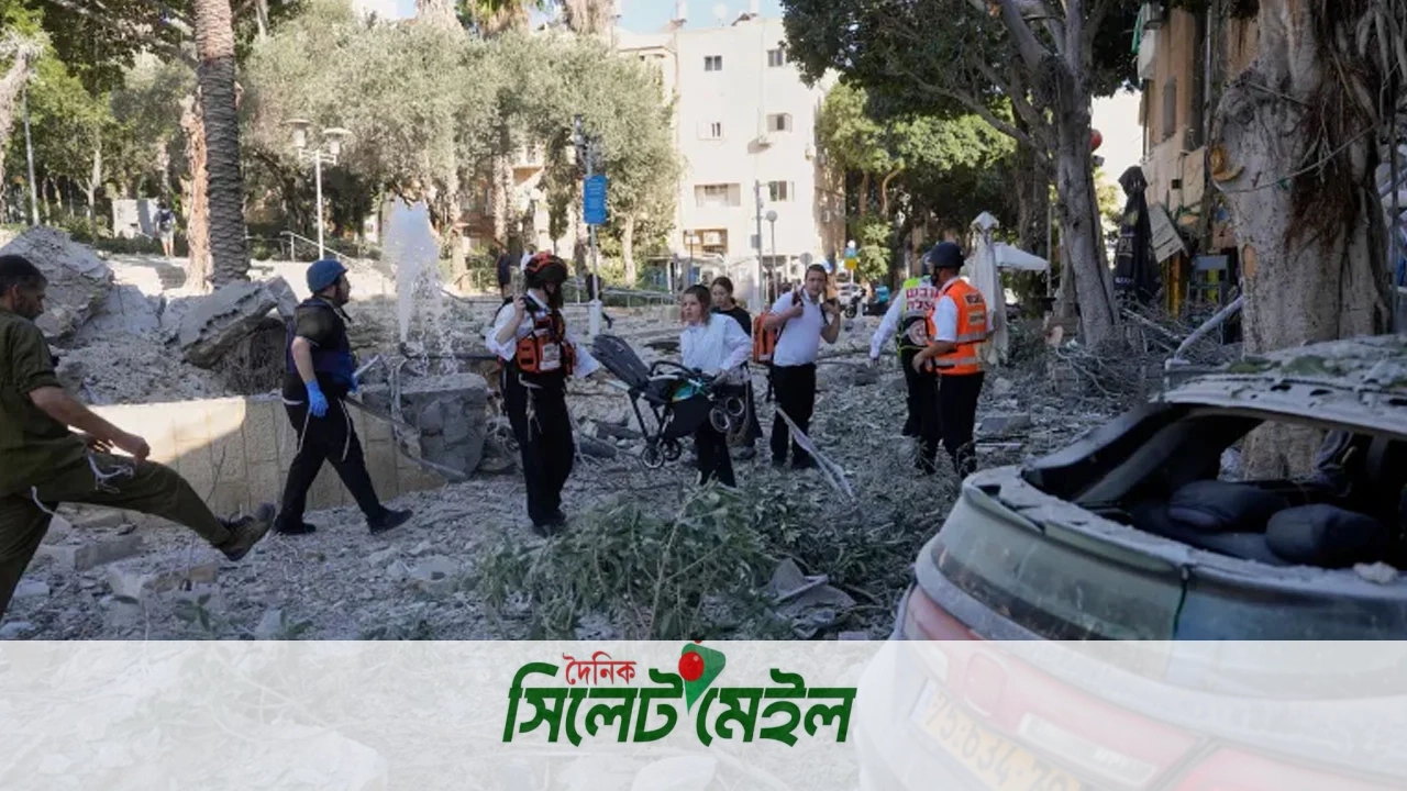 ইসরাইলের বিমানবন্দরসহ ১০ স্থানে ইরানের হামলা, ব্যাপক ক্ষয়ক্ষতি