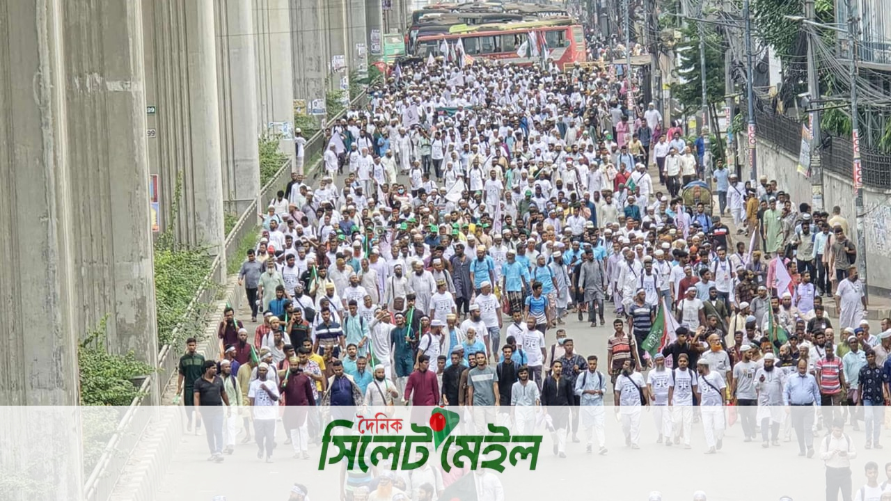 খণ্ড খণ্ড মিছিল নিয়ে সমাবেশস্থলে আসছেন নেতাকর্মীরা