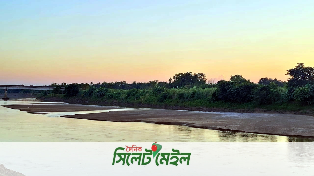 নাব্যতা হারাচ্ছে মনু নদী, কমছে মাছের উৎপাদন