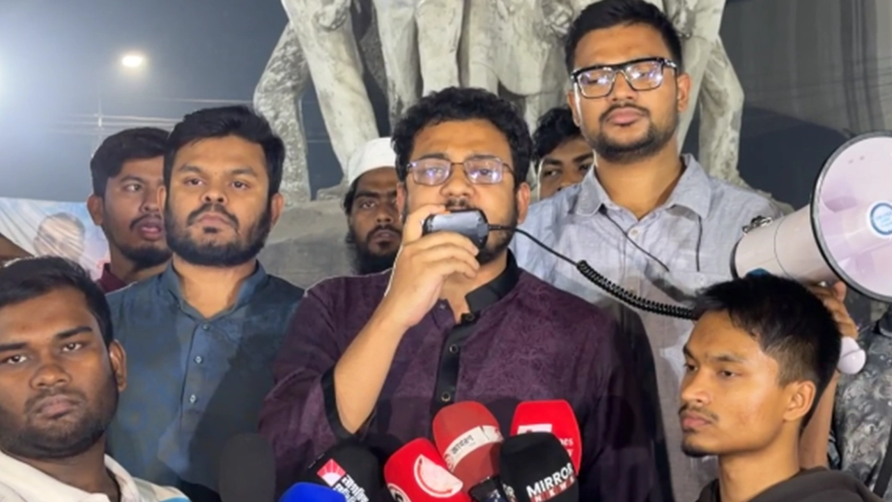 নোয়াখালীতে ধর্ষণের অভিযোগের ঘটনায় ঢাবিতে শিবিরের বিক্ষোভ