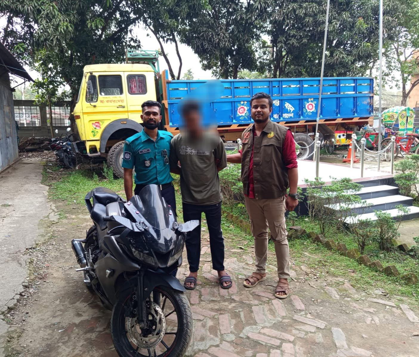 এসএমপি ডিবির অভিযানে ০১ (এক)টি চোরাইকৃত মোটরসাইকেলসহ একজন গ্রেফতারঃ