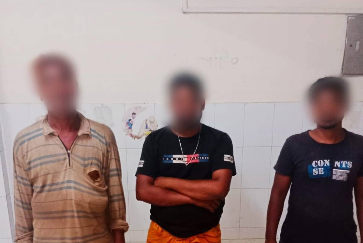 মোগলাবাজার থানা পু‌লিশ কর্তৃক অবৈধ ভারতীয় ১৪‌টি মহিষসহ ০৩ (‌তিন) জন গ্রেফতার: