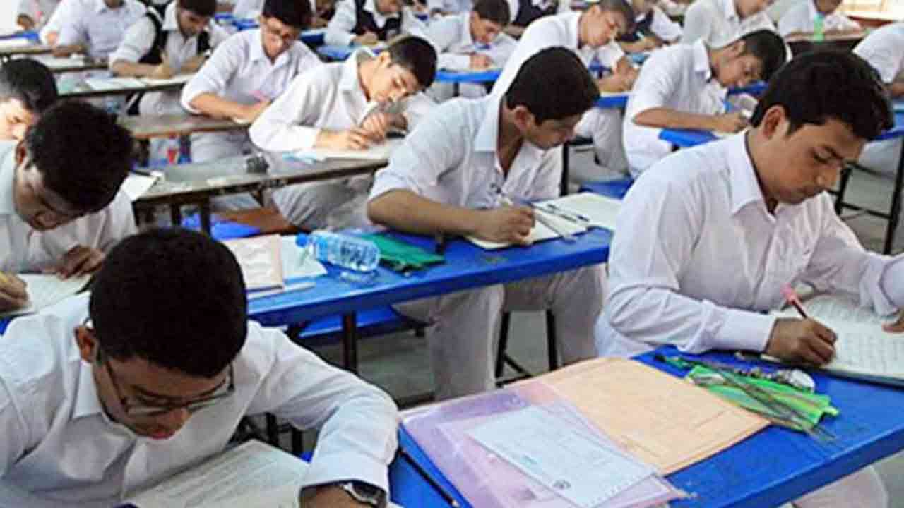 আজ এসএসসি পরীক্ষায় বসছে সাড়ে ১৮ লাখের বেশি পরীক্ষার্থী