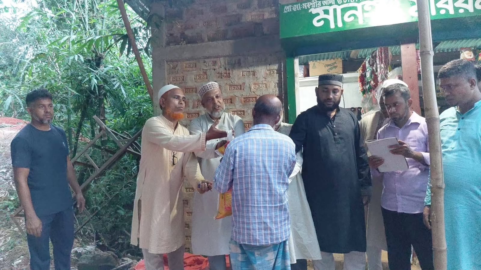 কুলাউড়ায় বন্যায় ক্ষতিগ্রস্তদের পাশে বাংলাদেশ জামায়াতে ইসলামী