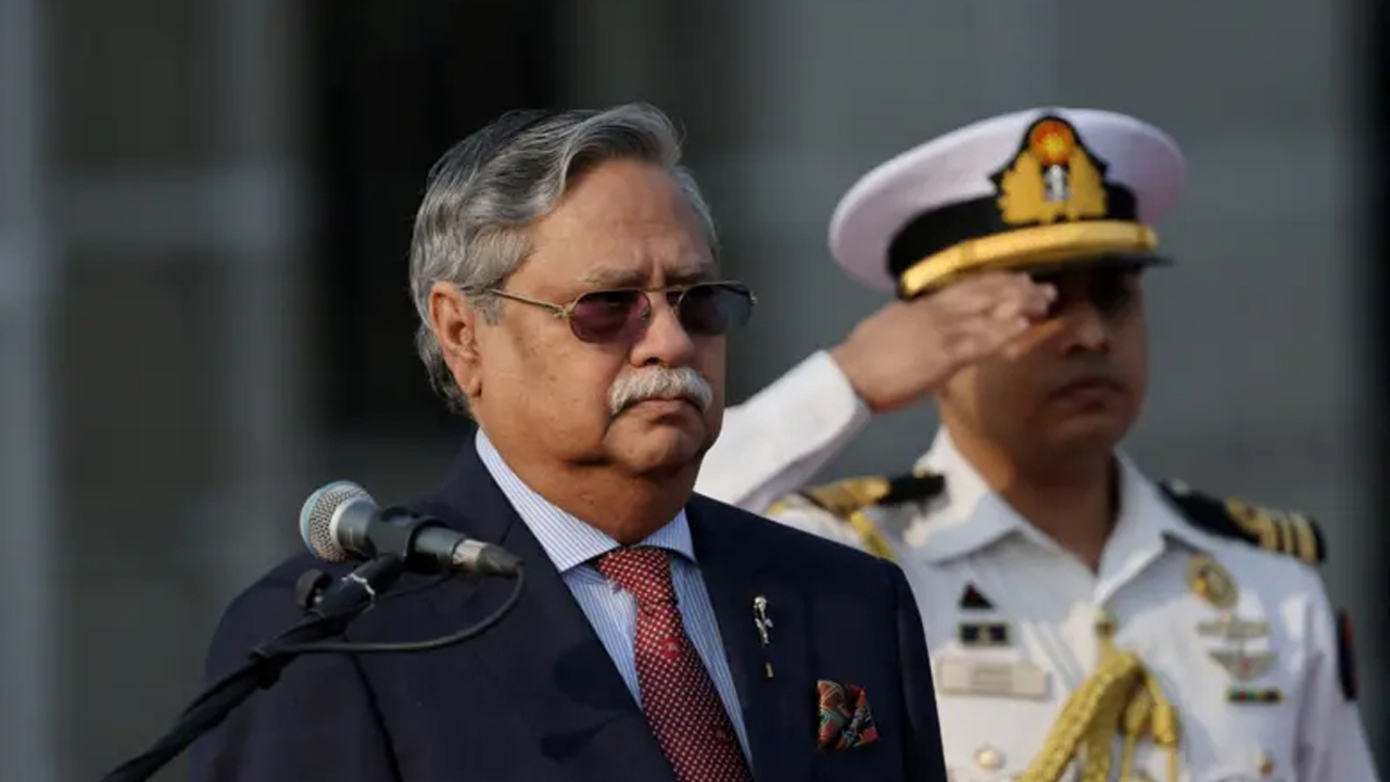 রাষ্ট্রপতি যে কোনো সময় পদত্যাগ করতে পারেন, আলোচনায় কে