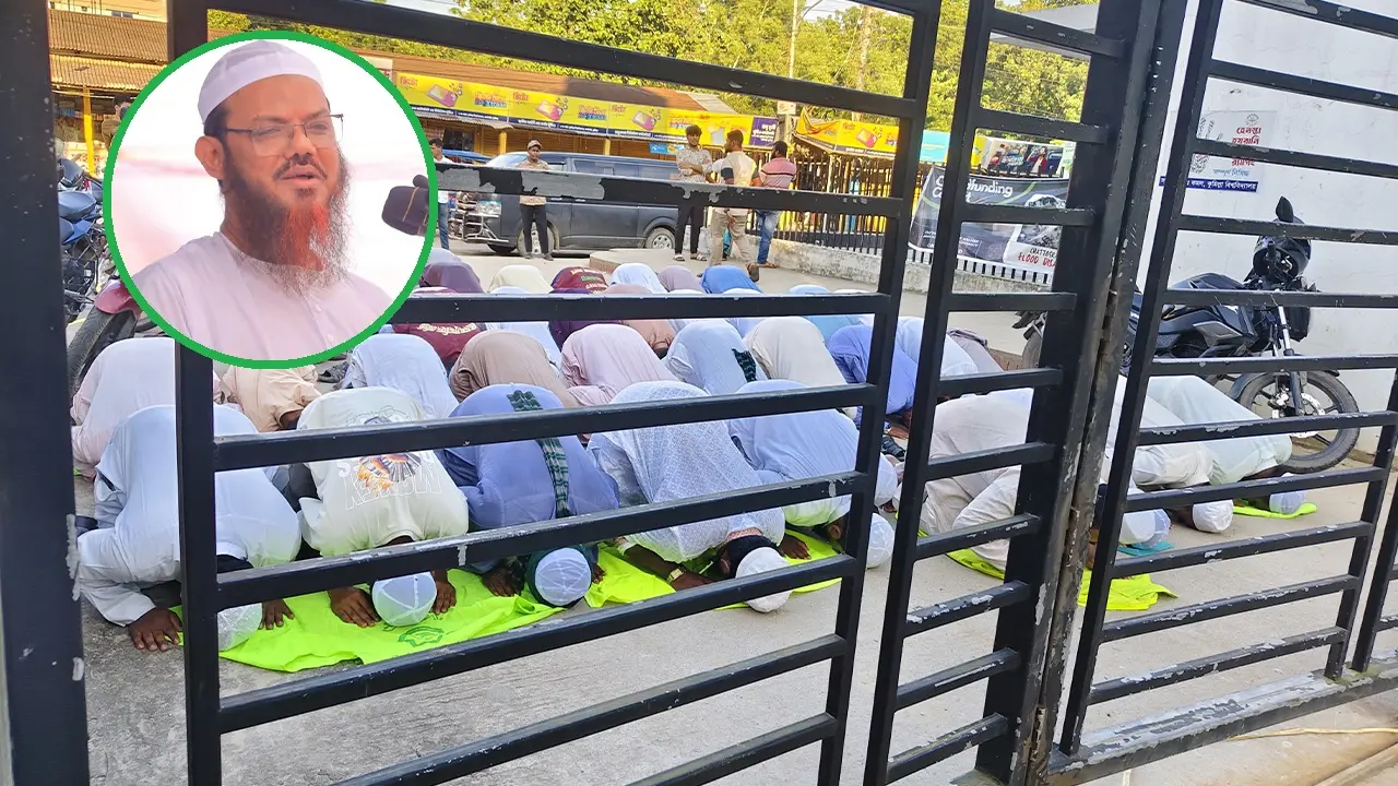 ফয়জুল করীম ঢুকলেন, অনুসারীরা রইলেন বাইরে; ফটকেই আদায় করলেন নামাজ
