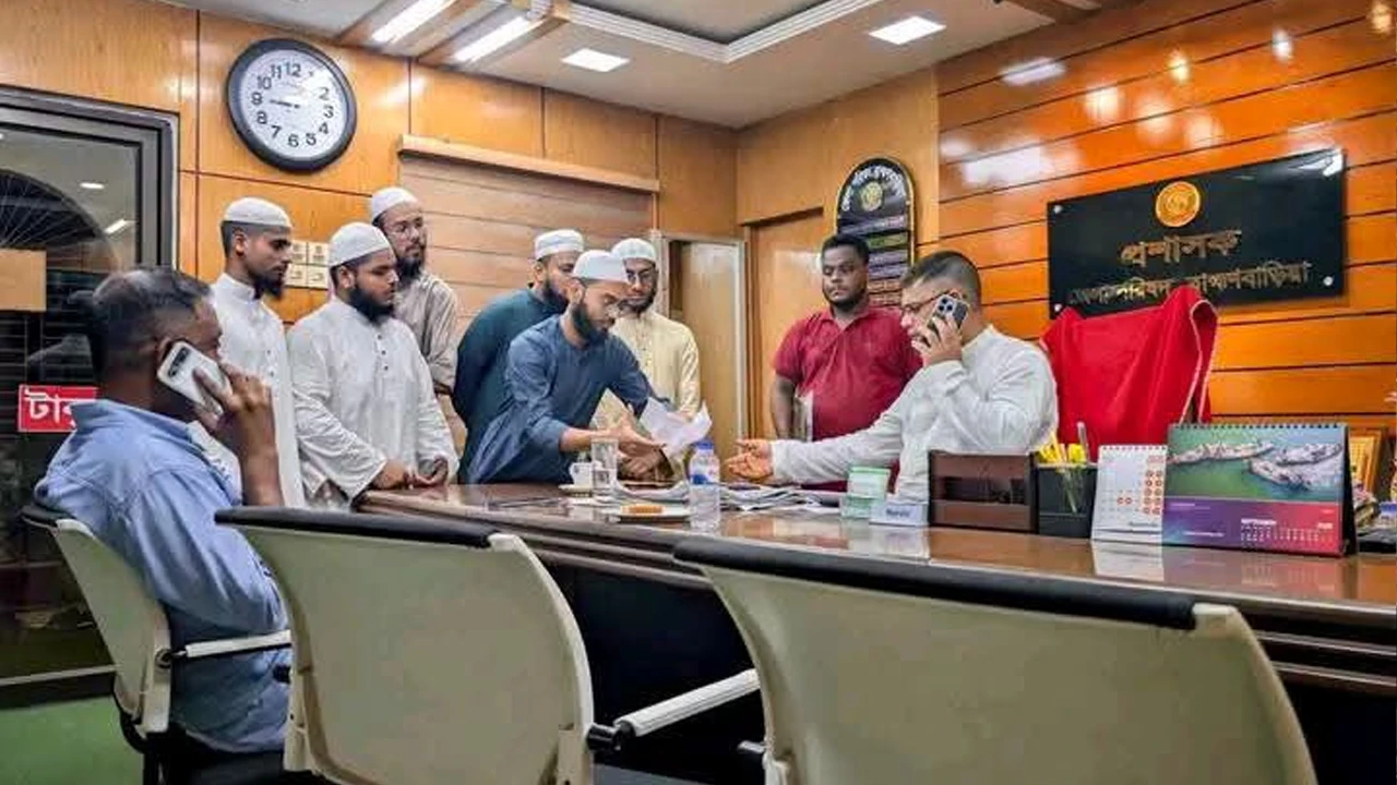 ব্রাহ্মণবাড়িয়া সরকারি কলেজের কনসার্ট বন্ধের দাবি মাদ্রাসা শিক্ষার্থীদের