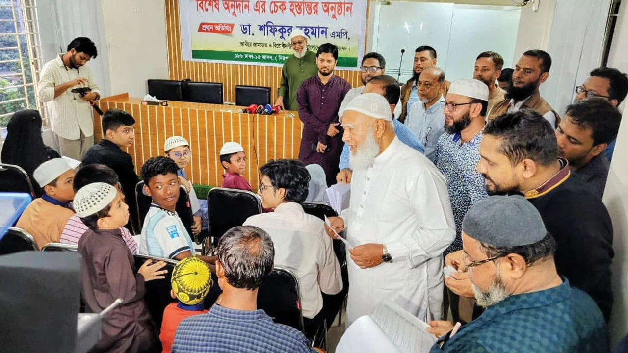 সুন্দর বাংলাদেশ গড়তে মেধাবীদের প্রস্তুত হওয়ার আহ্বান জামায়াত আমিরের