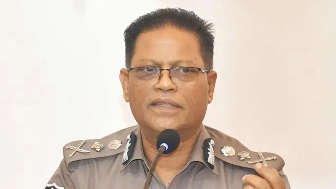 সরকার অনুমতি দিলে ক্রসফায়ার করতেও পিছপা হবে না পুলিশ: আইজিপি
